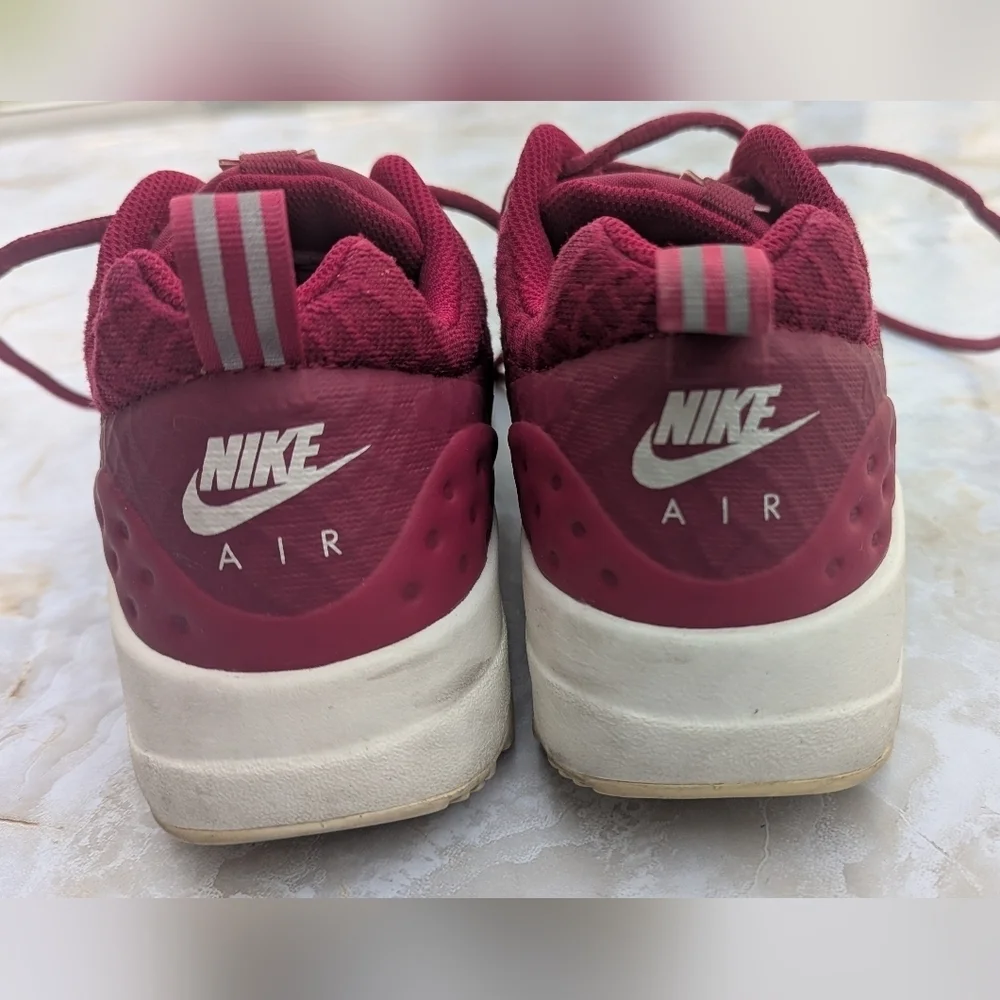 Nike Air Max Motion Red Shoes Woman's Size 7.5